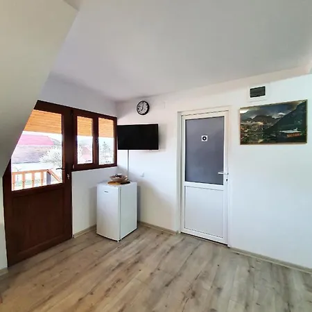 Lavender Apartment *