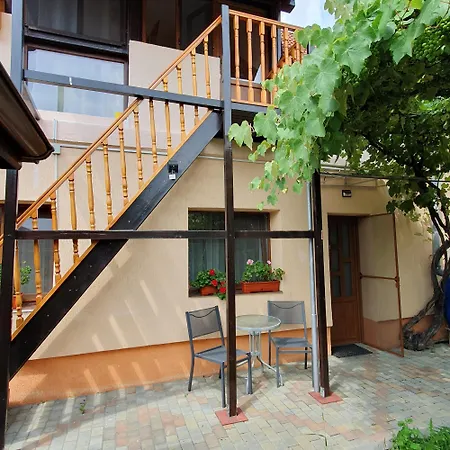 Lavender Apartment *