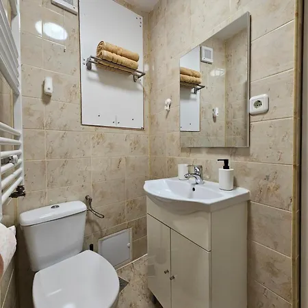 Lavender Apartment *