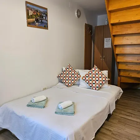 Lavender Apartment *
